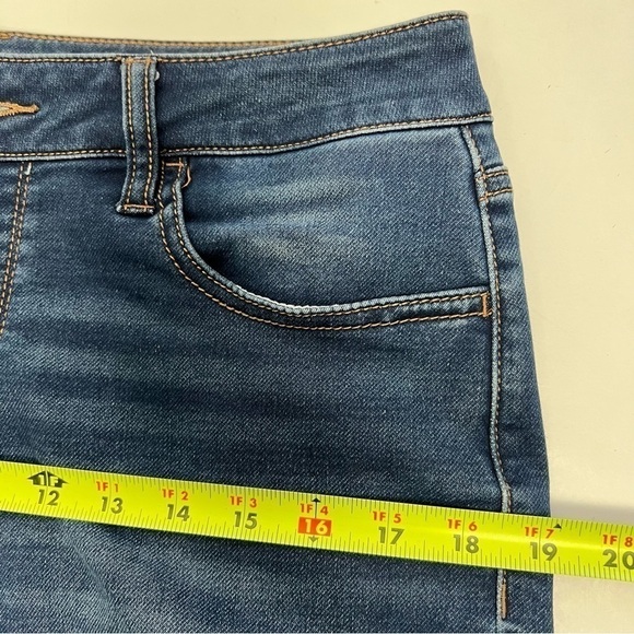 MAURICES Women’s Blue Jeans Sz Medium (9/11) Distressed Mid-Rise Medium Wash - Picture 9 of 12